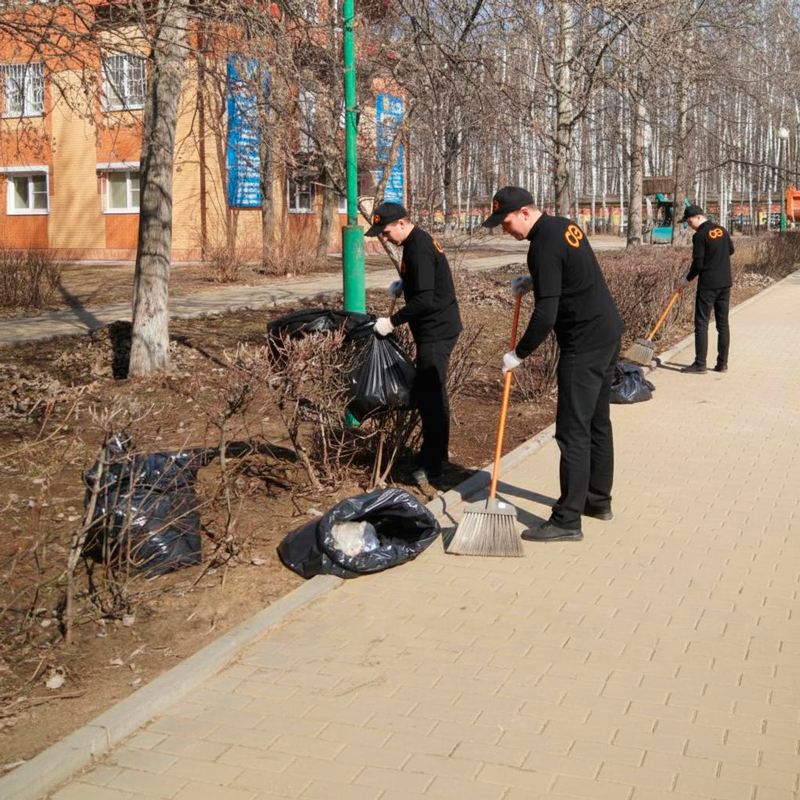 Уборка листьев в Михайловске